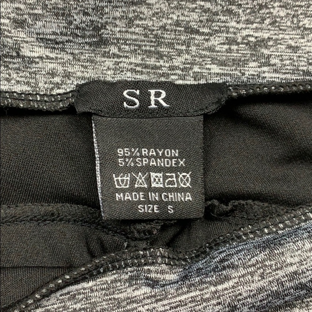 Black workout shorts - Picture 2 of 2